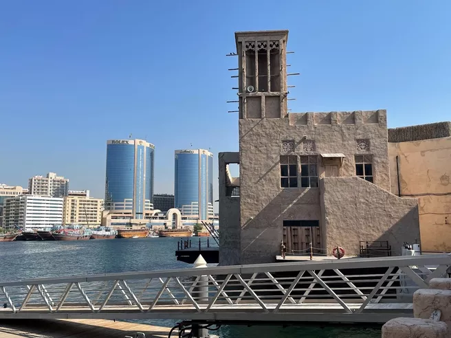Historic old town meets modern architecture in Dubai. Image: Sebastian Koth 