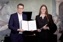 Überreichung des Bundesverdienstkreuzes an Prof. Birgit Vogel-Heuser durch Markus Blume