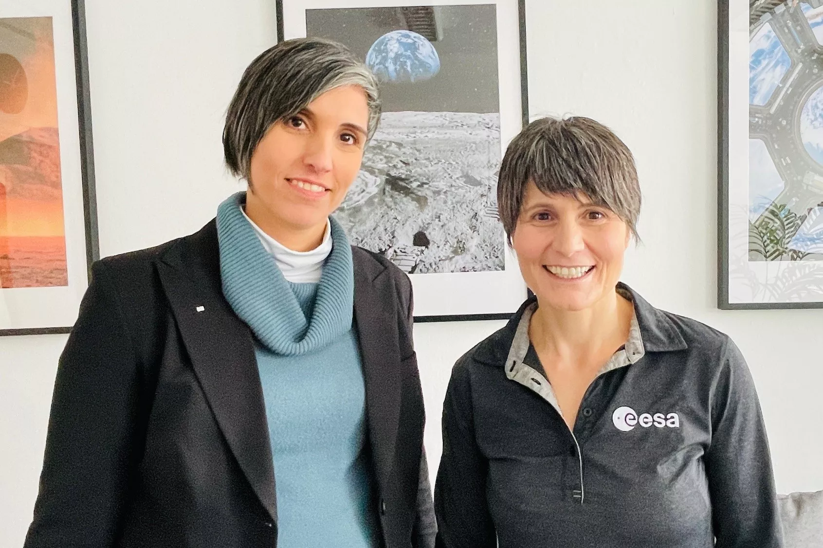 Prof. Gisela Detrell (left), TUM Chair of Human Spaceflight Technology, was delighted with the visit and the lecture by Samantha Cristoforetti. Image: Cornelia Freund / TUM