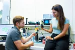 Mechanical engineering student Thomas Wegerer tests the prosthetic hand on Alessia.<br />
Image: Severin Schweiger / TUM