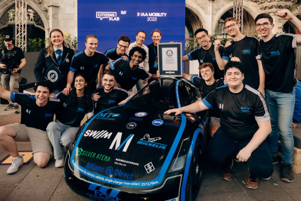 Siegerehrung auf dem Marienplatz: Das TUfast Eco Team hat den angestrebten Weltrekord eingestellt und feiert im Zuge der IAA Mobility. 