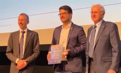 Kasimir Forth from the Chair of Computational Modeling and Simulation at the TUM School of Engineering and Design with the winning certificates for the categories "Student Research" and "Sustainability" at the award ceremony of the buildingSMART International Awards 2023