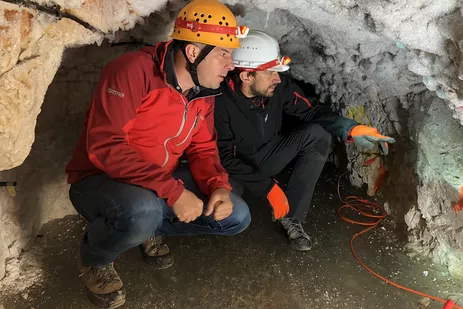 Prof. Dr. Michael Krautblatter and Riccardo Scandroglio analyze permafrost at the Zugspitze. Through field-based research, they are exploring ways to predict alpine slope movements, including those caused by the effects of global warming. Image: Felix Mannheim / TUM