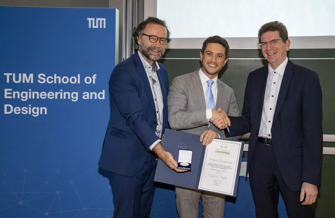 Dr.-Ing. Jens-Michael Stahl erhielt von der Renk AG einen Förderpreis für seine Dissertation