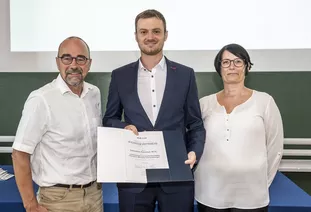 The Renk Antriebstechnik Award for an outstanding Master's thesis went to Sebastian Preintner (centre, with Dr Burkhard Pinnekamp and Dorothea Pantförder).