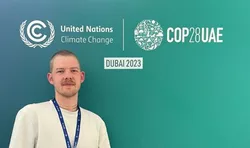 Sebastian Clark Koth auf der UN-Weltklimakonferenz COP28. Bild: Sebastian Clark Koth